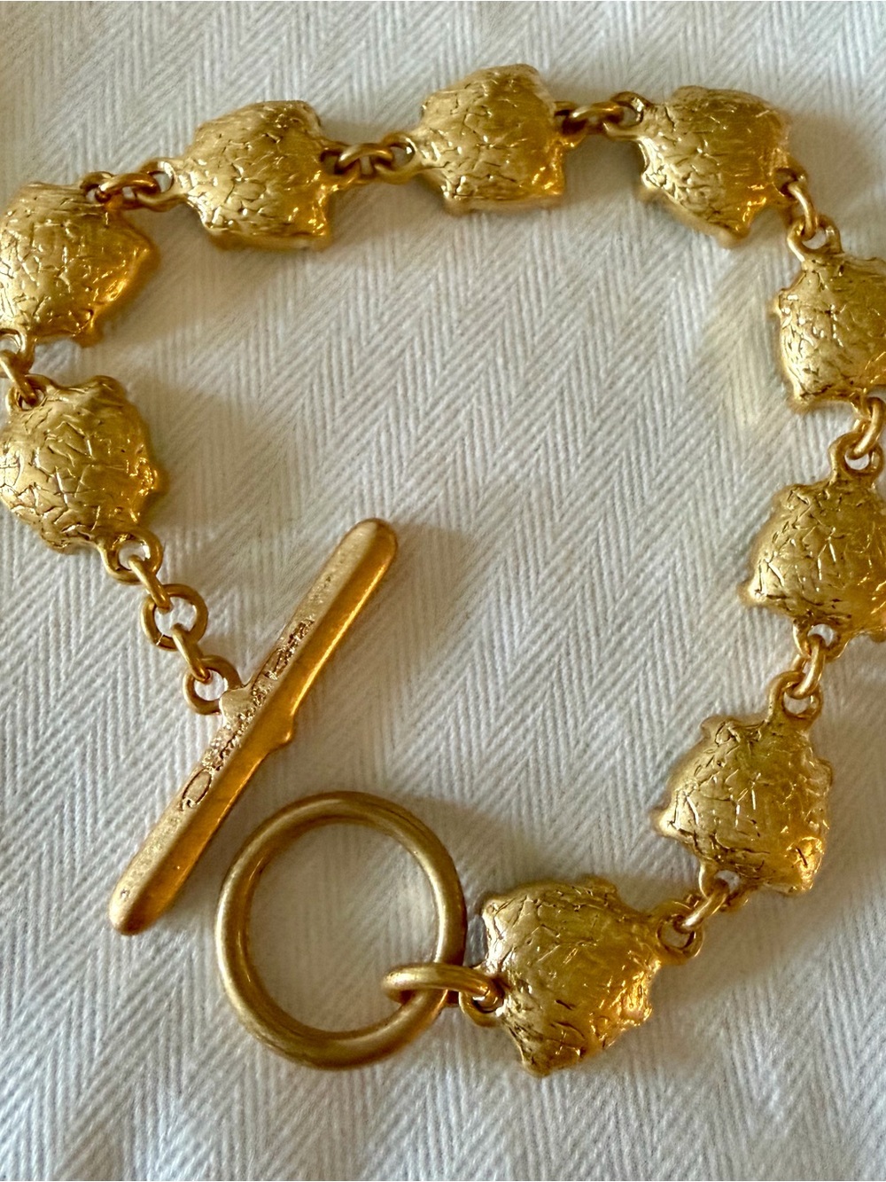 Oscar de la Renta Crystal Hearts Bracelet - Picture 2 of 4